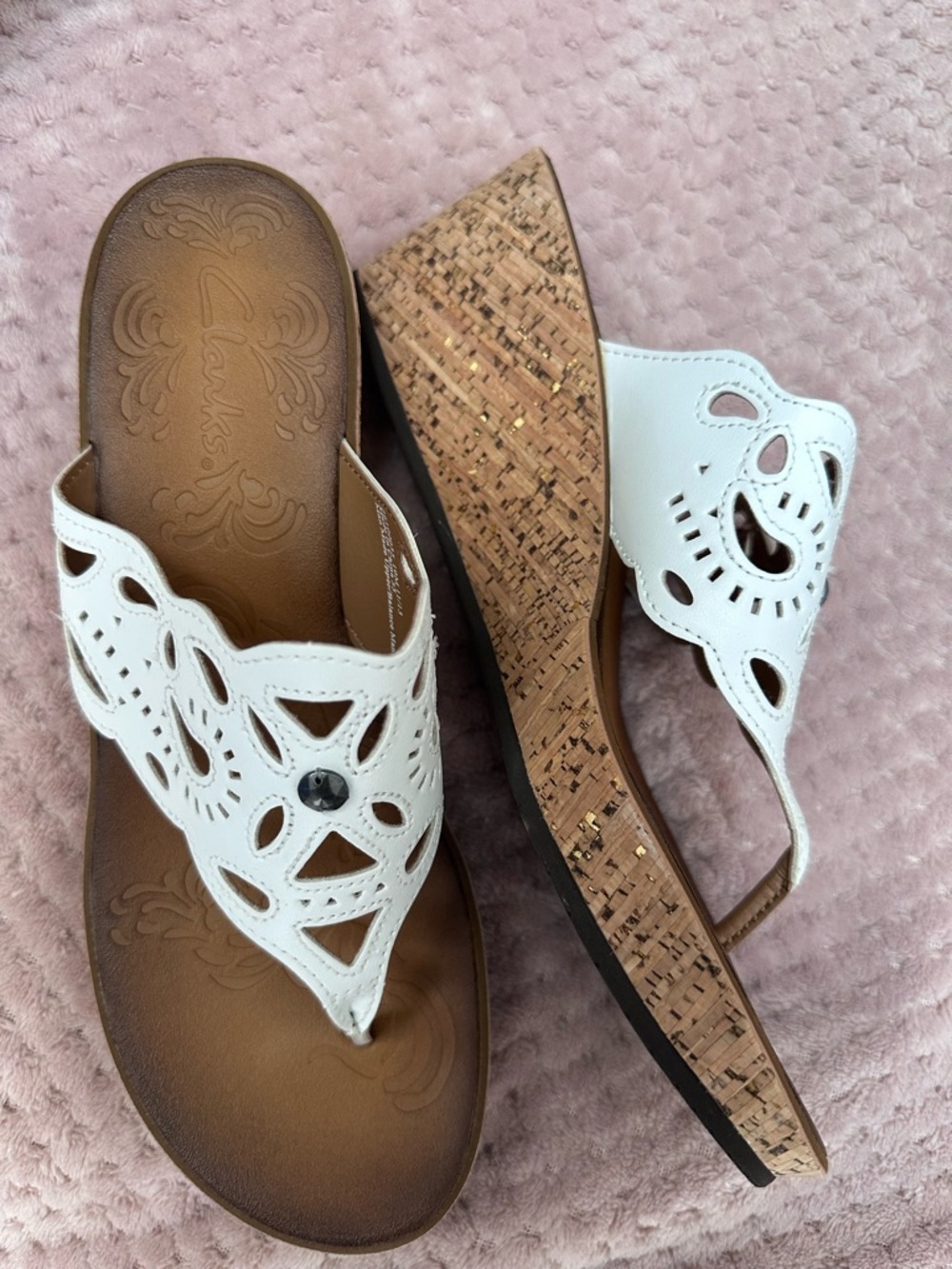 NWT Clarks White Cutout Cork Wedge Thong Sandals